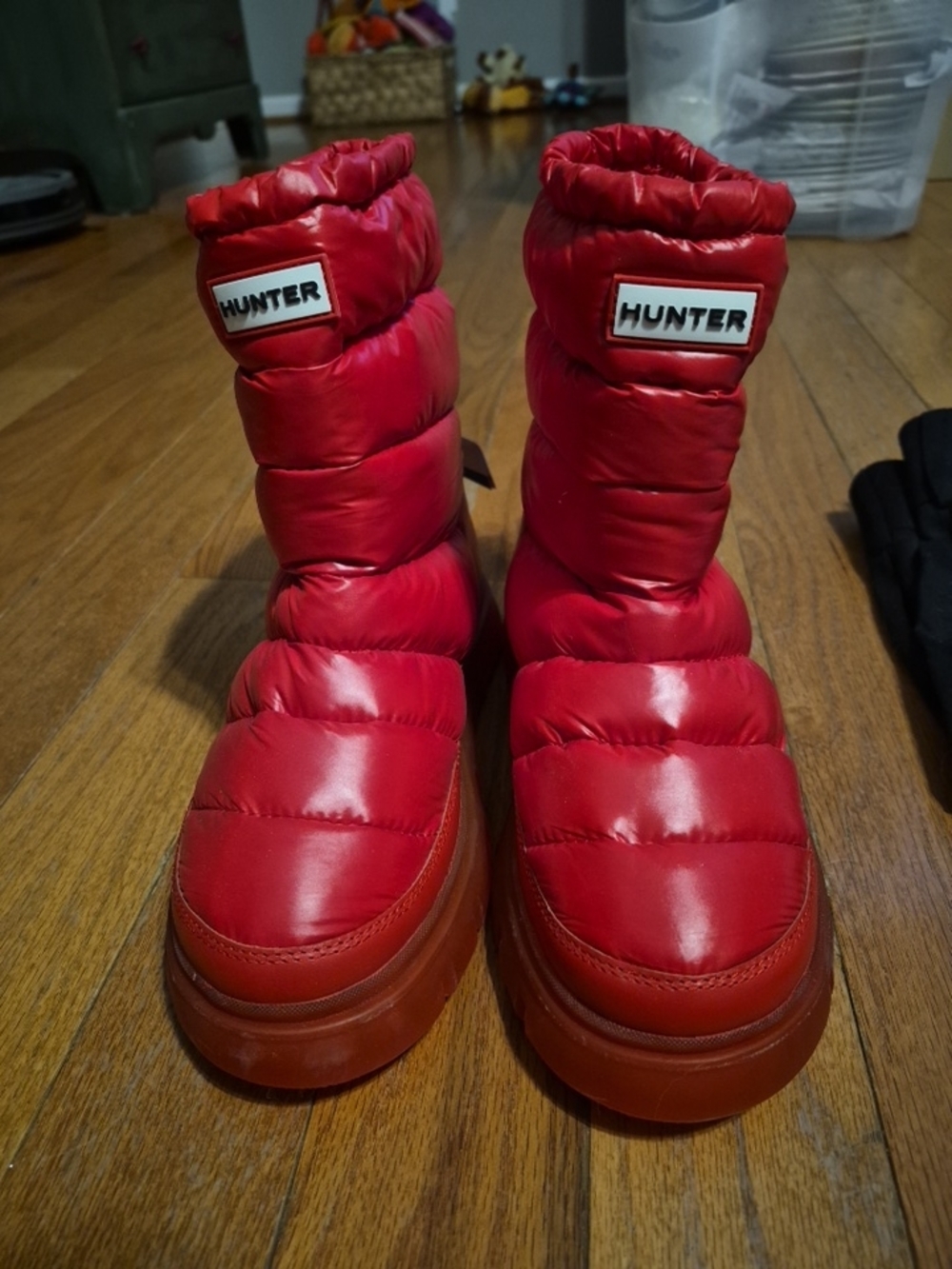 NWT Hunter Womens' Red Puffer Snow Boots Size 9